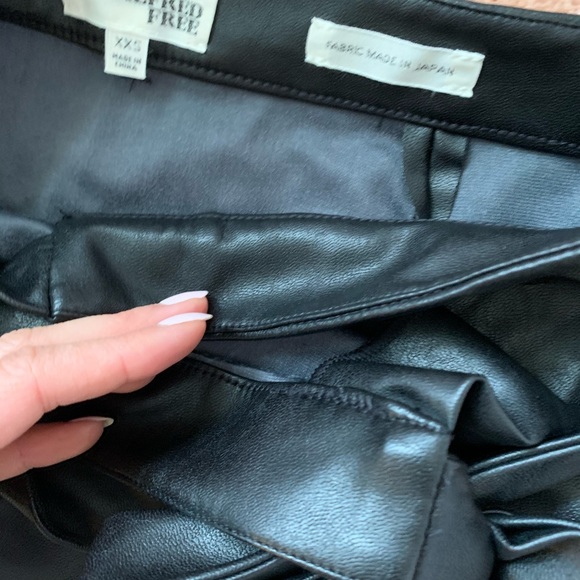 Aritzia Wilfred free faux leather skirt - Picture 3 of 4